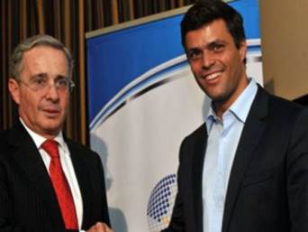 Le leader de la droite vénézuélienne Leopoldo Lopez et son principal soutien régional : l’ex-président colombien Alvaro Uribe. Bogota, décembre 2011.