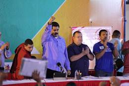 Nicolas Maduro, le 18 juillet, dans l'État de Lara, crée le conseil permanent présidence/communes.