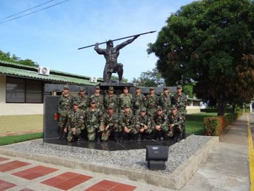 Una parte de los soldados que fueron adistrados en Colombia para el "combate contra el EPP". Fuente: defensa.com
