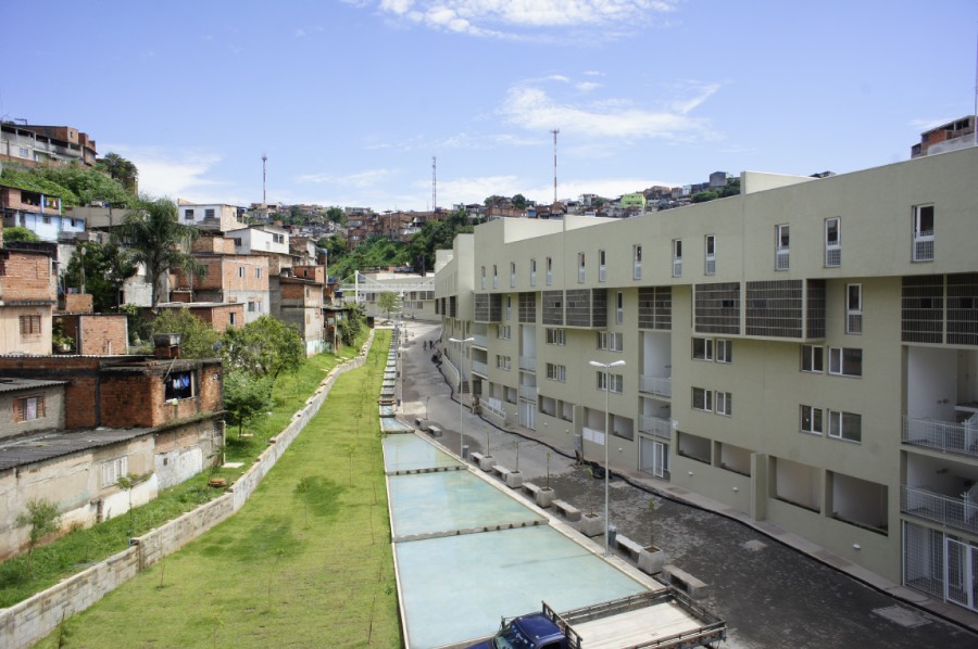 Imagens do Parque Novo Santo Amaro V, em SP: 'em vez de criarmos nova realidade, inserimos o projeto na paisagem urbana'