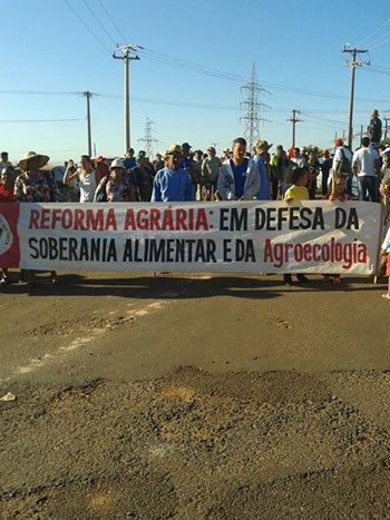 marcham na cidade de Jaciara, em Mato Grosso