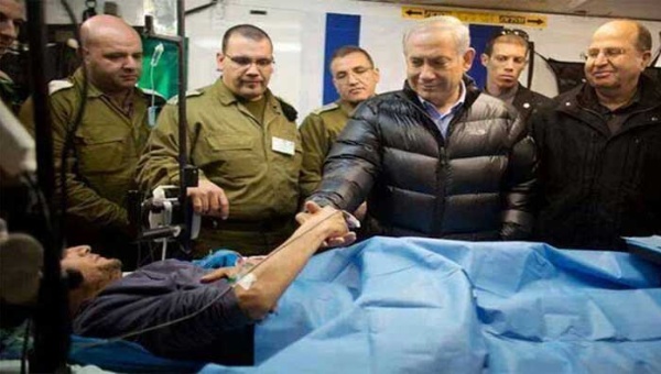 Netanyahu estrecha manos con terrorista sirio internado en hospital de Israel donde se repone, febrero 2015