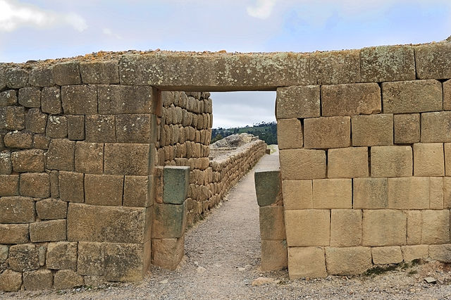 ingapirca_ecuador_muro_por_cayambe_cc_by-sa.jpg