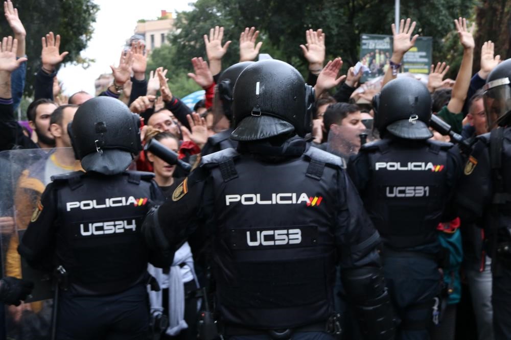 policia_manifestantes_cataluna.jpg