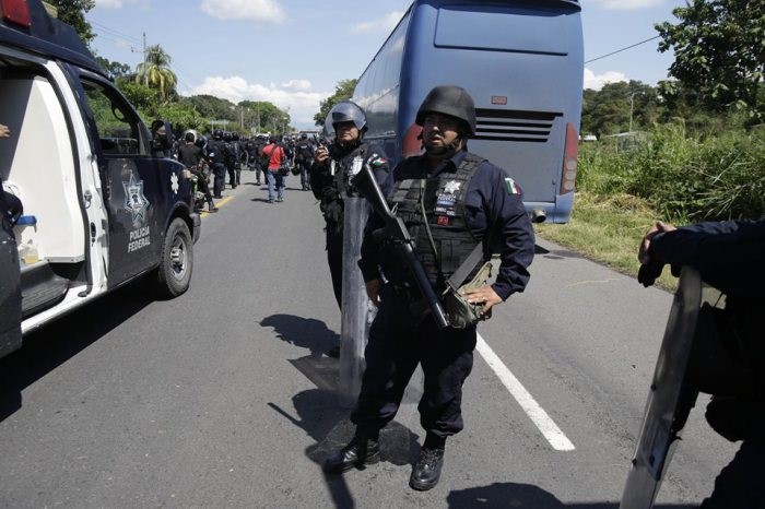 policias_marcha_migrantes_x_radio_progreso.jpg
