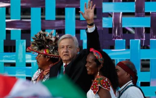 amlo_con_indigenas_afros_custom.jpg