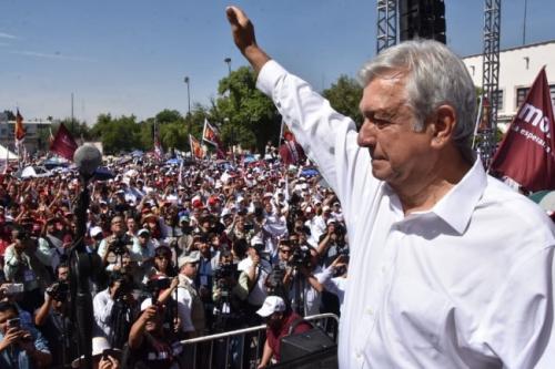 amlo_en_concentracion_custom.jpg