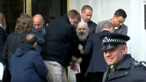 assange_arrestado_en_londres_mobile.png