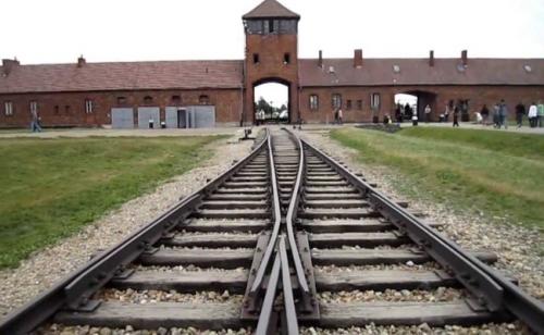 auschwitz_foto_youtube_custom.jpg