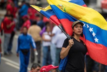 bandera-manifestante-venezuela.jpg