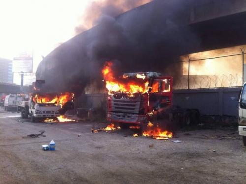 carros_en_llamas_telesur_small.jpg