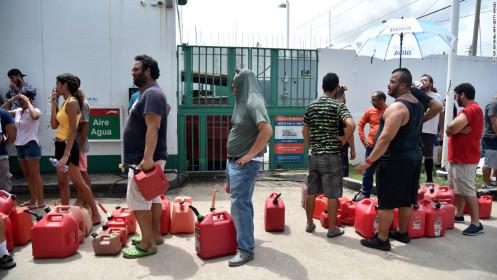 colas-para-obtener-gasolina-puerto-rico_-_eladio_fernandez.jpg