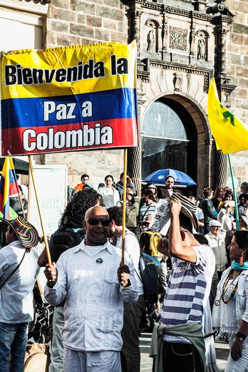colombia_firma_de_la_paz_b_foto_fundacion_chasquis.jpg