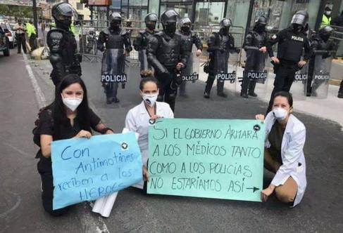 ecuador_policias_salud.jpg