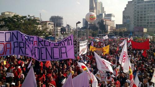 Acto de la izquierda congregó a unas 60 mil personas, según organizadores Foto: Gisele Brito esquerda faz