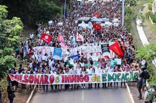 estudiantes_brasil.jpg