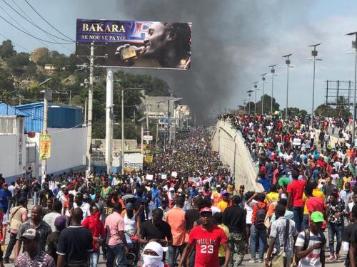 haiti_manifestants_milliers.jpg