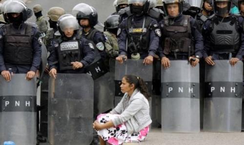 honduras_policias_mujer.jpg