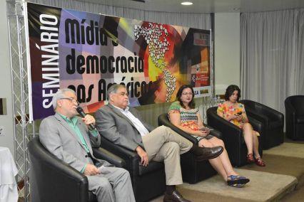 Foto: Douglas Mansur seminario medios y democracia