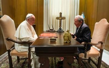 Foto: Flickr/L'Osservatore Romano Raúl Castro com o papa Francisco