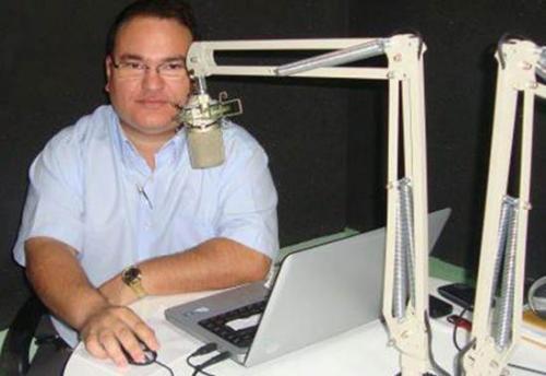 O radialista Gleydson Carvalho foi assassinado no estúdio da Rádio FM Liberdade, em Camocim (CE) Gleydson Carvalho