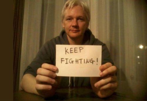 julian_assange_keep_fighting.jpg