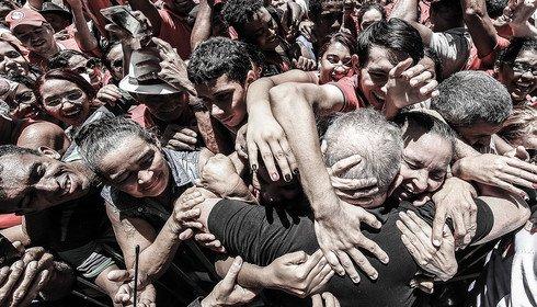 lula-y-pueblo.jpg