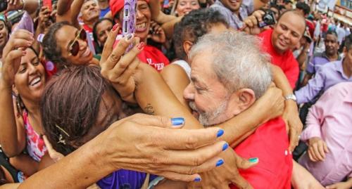 lula_con_gente_diez_custom.jpg