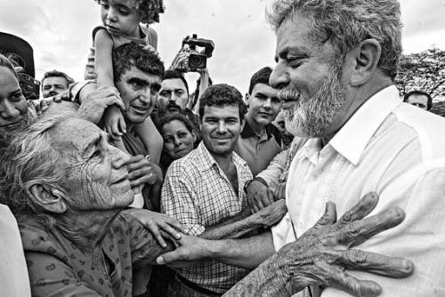 lula_con_mujer_del_pueblo.jpg