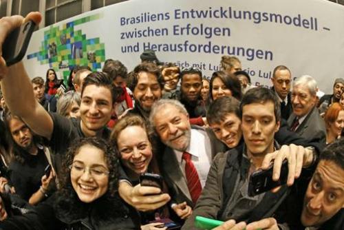 Lula durante evento em Berlim, na Alemanha, em dezembro. (Foto: Ricardo Stuckert / Instituto Lula) lula y jovenes