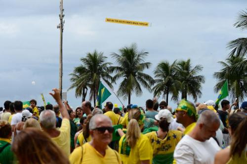 Movimentos populares divulgam faixa com a frase “não vai ter golpe”   Foto: Tania Rego/ABr manifestaciones brasil