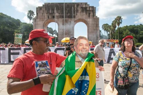 manifestante-lula-brasil.jpg