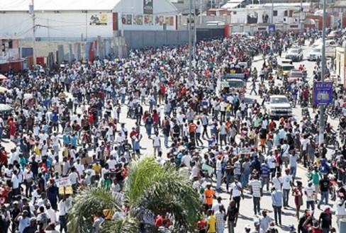 manifestantes_tomam_as_ruas_do_haiti_exigindo_a_saida_do_presidente_usurpador_-_reuters.jpg