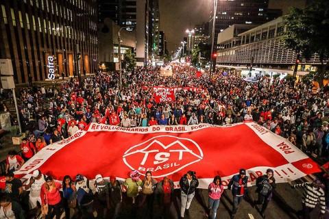 En varias capitales brasileñas, miles de personas salieron a las calles para repudiar el gobierno interino. Foto : Midia Ninja marcha en capitales mobile