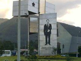 manumento a Martí en Quito marti quito