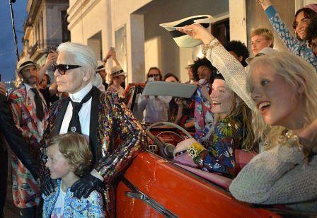 Karl Lagerfel en la Habana. Foto:  Cubasí. moda socialista
