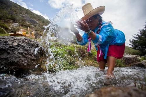 mujer_agua.jpg