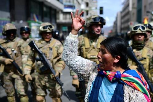 mujer_militares_bolivia.jpg