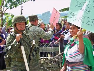 mujeres_militares_mobile.jpg