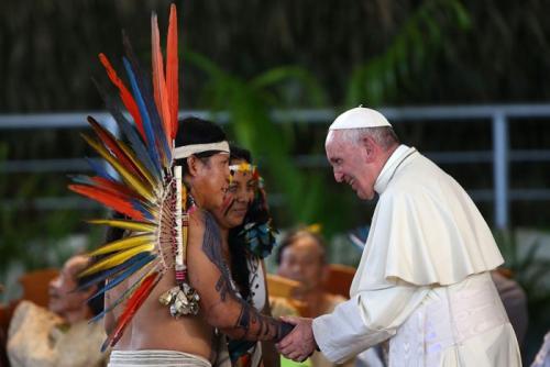 papa-francisco-indigena-peruano.jpg