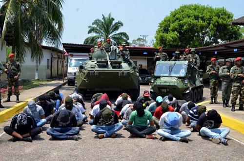 paramilitares_venezuela.jpg