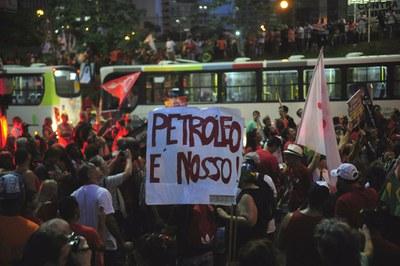 O partido reedita o lema de 1952   Foto: Fernando Frazão/ABr petroleo nuestro manifestacion