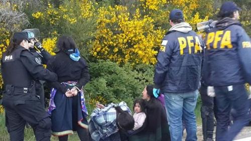 policia_mapuche_argentina.jpg