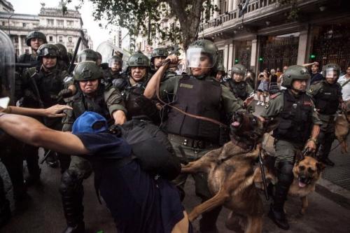 represion_gendarmeria_en_buenos_aires_custom.jpg