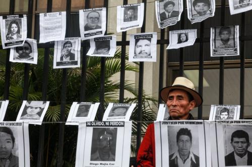 sobrevivientes-familiares-de-victimas-y-organizaciones-sociales-a-la-espera-de-la-sentencia-contra-jose-mauricio-rodriguez-sanchez-sindicado-en-el-caso-por-genocidio-3-of-1-min-1024x683.jpg