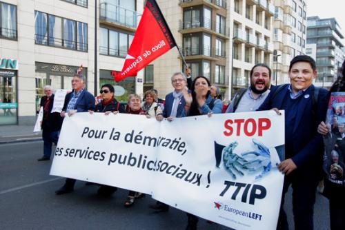 Manifestantes anti TTIP stop ttip manifestants Manifestantes anti TTIP stop ttip manifestants