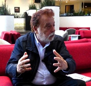 Theotonio dos Santos durante la entrevista que mantuvo con Ariel Noyola Rodríguez en un hotel de la zona sur de la Ciudad de México. theotonio