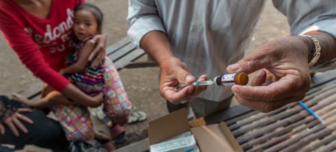 vacunas_salud_pobreza.jpg