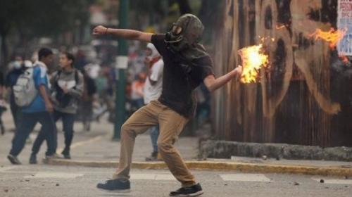 venezuela_molotov-telesur-tv.jpg