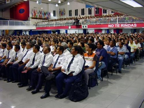 worshippers_in_the_baptist_biblical_tabernacle_of_the_friends_of_israel_in_el_salvador._-_bbc_flickr.jpg